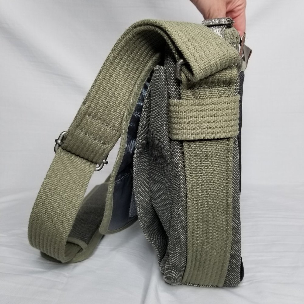Think Tank Photo Retrospective Laptop Case 15L - Picture 2 of 16